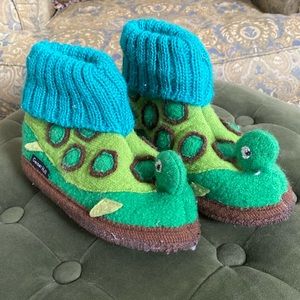 Garnet Hill kids turtle slippers hundred percent wool made in the Ukraine